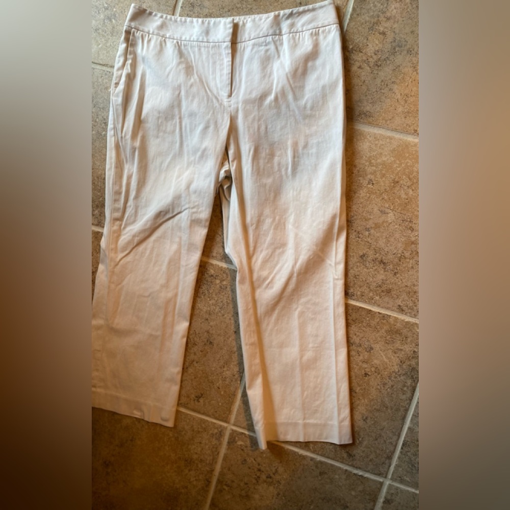 Ann Taylor - Woman’s cream color crop pants, Size: 6P
